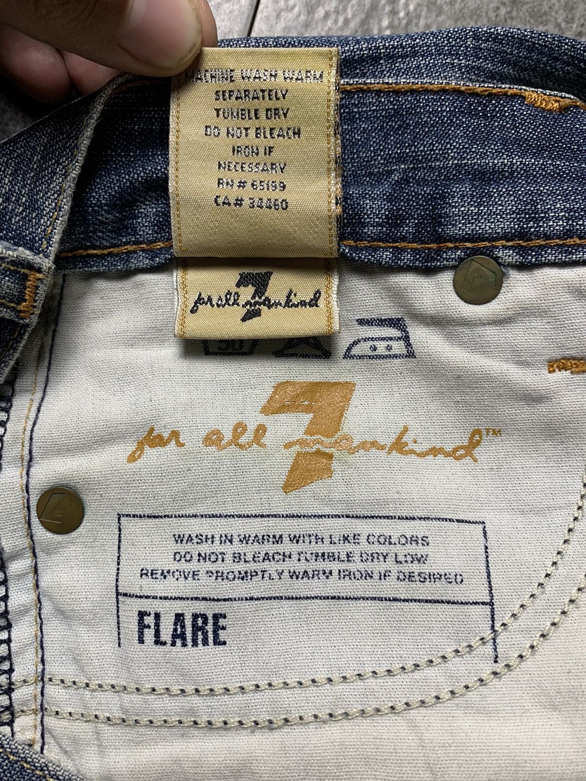 If Six Was Nine × Japanese Brand × Le Grande Bleu (L.G.B.) 2000s For All 7 Man Kind Flared Jeans Size US 27 - 7 Thumbnail