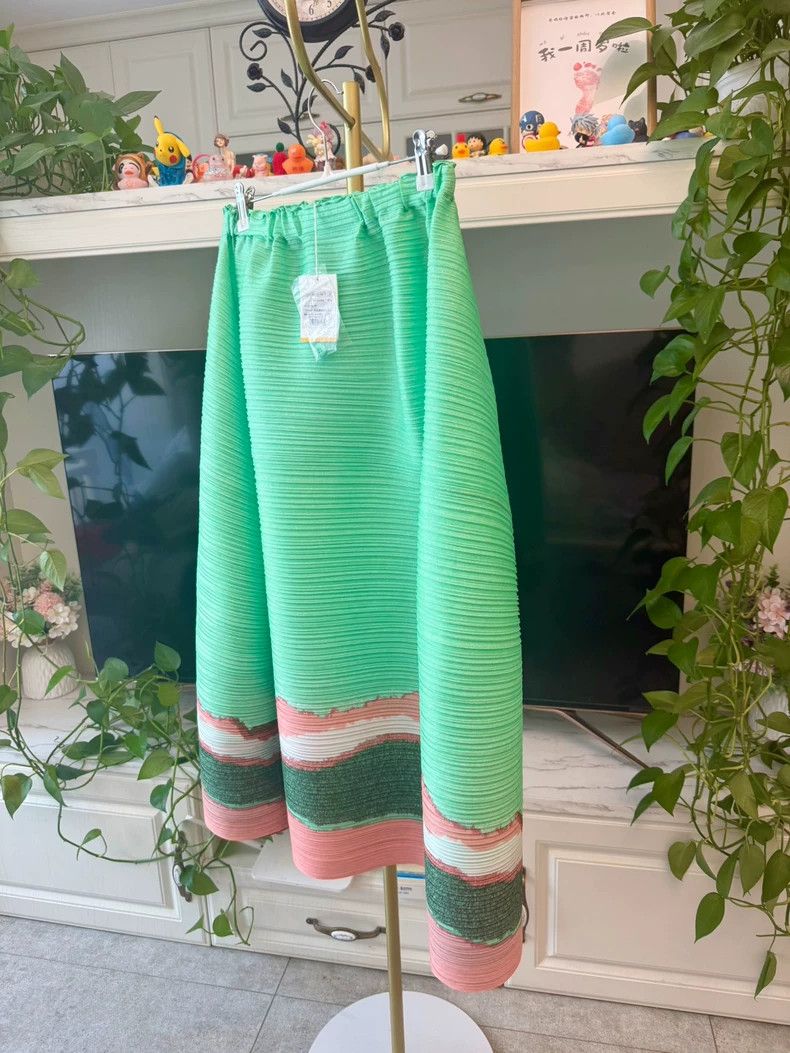 Issey Miyake Issey Miyake size:5 Green spring skirt Size 42" / US 20 - 3 Thumbnail