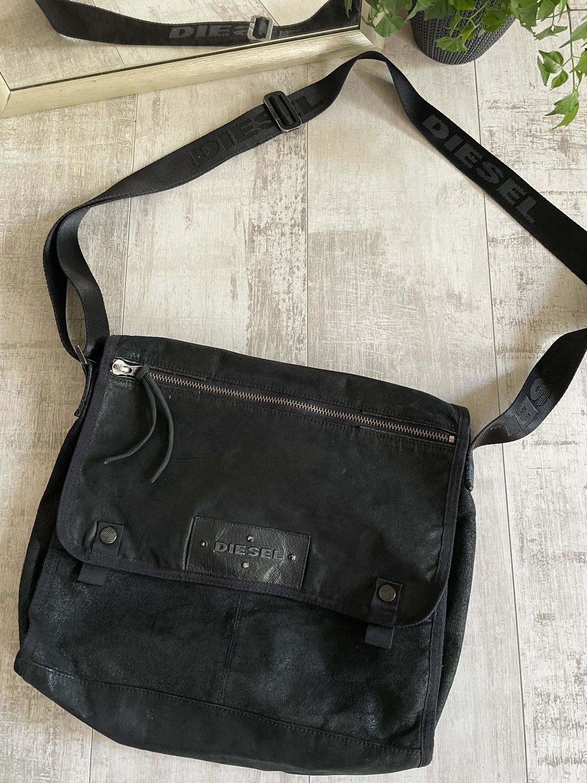 Diesel × Vintage Diesel Suede Vintage Bags Y2K Lights Black Logo Japanese Size ONE SIZE - 2 Thumbnail