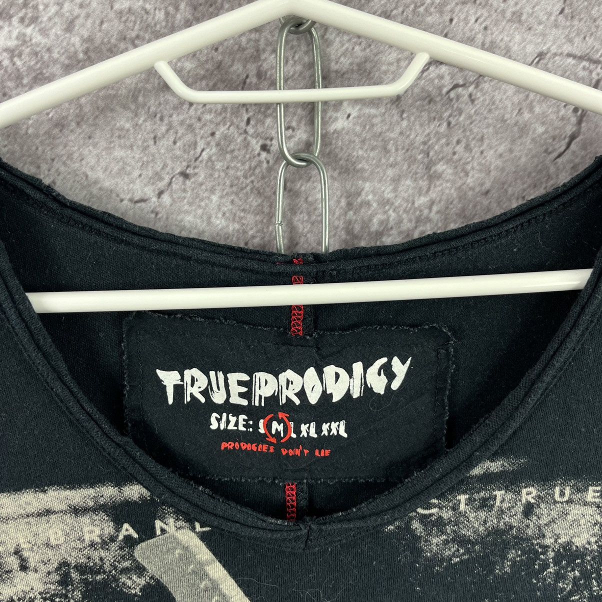 Band Tees Vtg True Prodigy Rock Band T-Shirt V-Neck Big Logo Size M Size US M / EU 48-50 / 2 - 7 Thumbnail