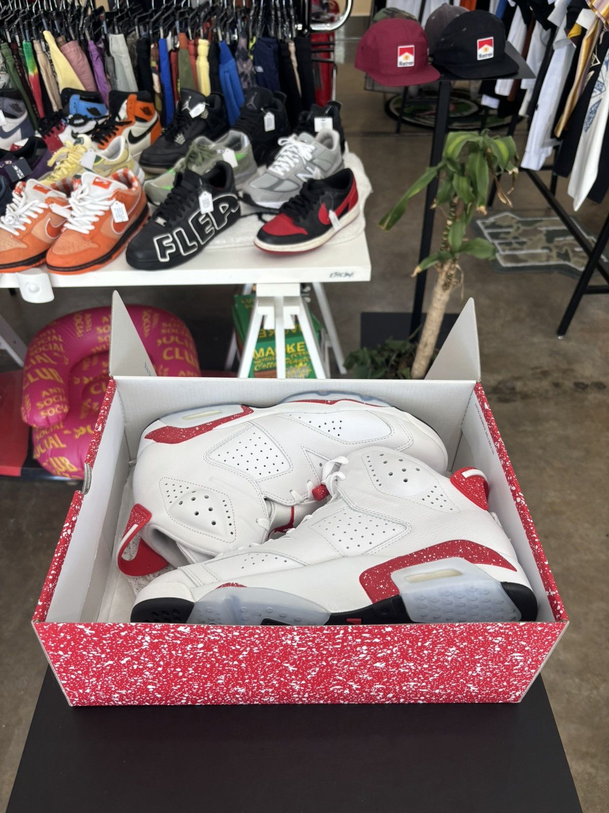 Jordan Brand Jordan 6 Retro Red Oreo Sz. 10.5 Size US 10.5 / EU 43-44 - 10 Thumbnail