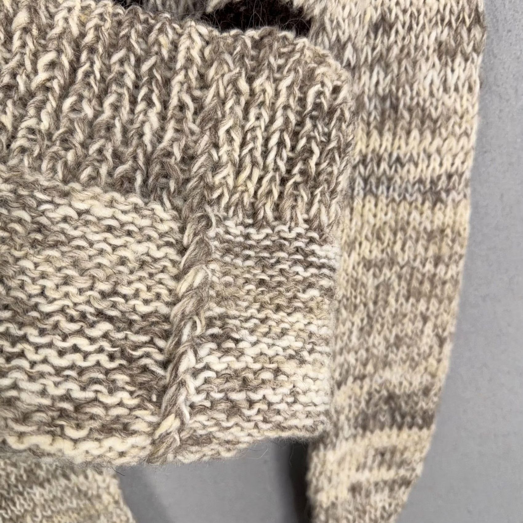Vintage VINTAGE Handmade Sweater Womens Small Beige Leaf Fair Isle Cable Knit Pullover Size S / US 4 / IT 40 - 5 Thumbnail