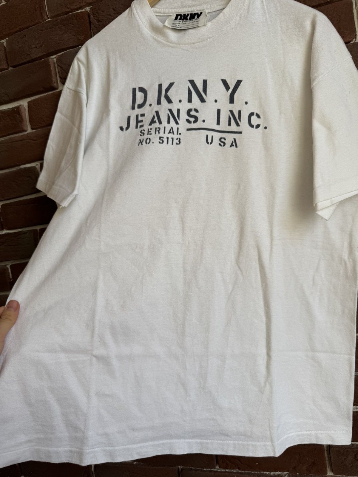 DKNY Vintage 90s DKNY Classics Logo Sampe Hype Designer T Shirt L Size US L / EU 52-54 / 3 - 3 Thumbnail