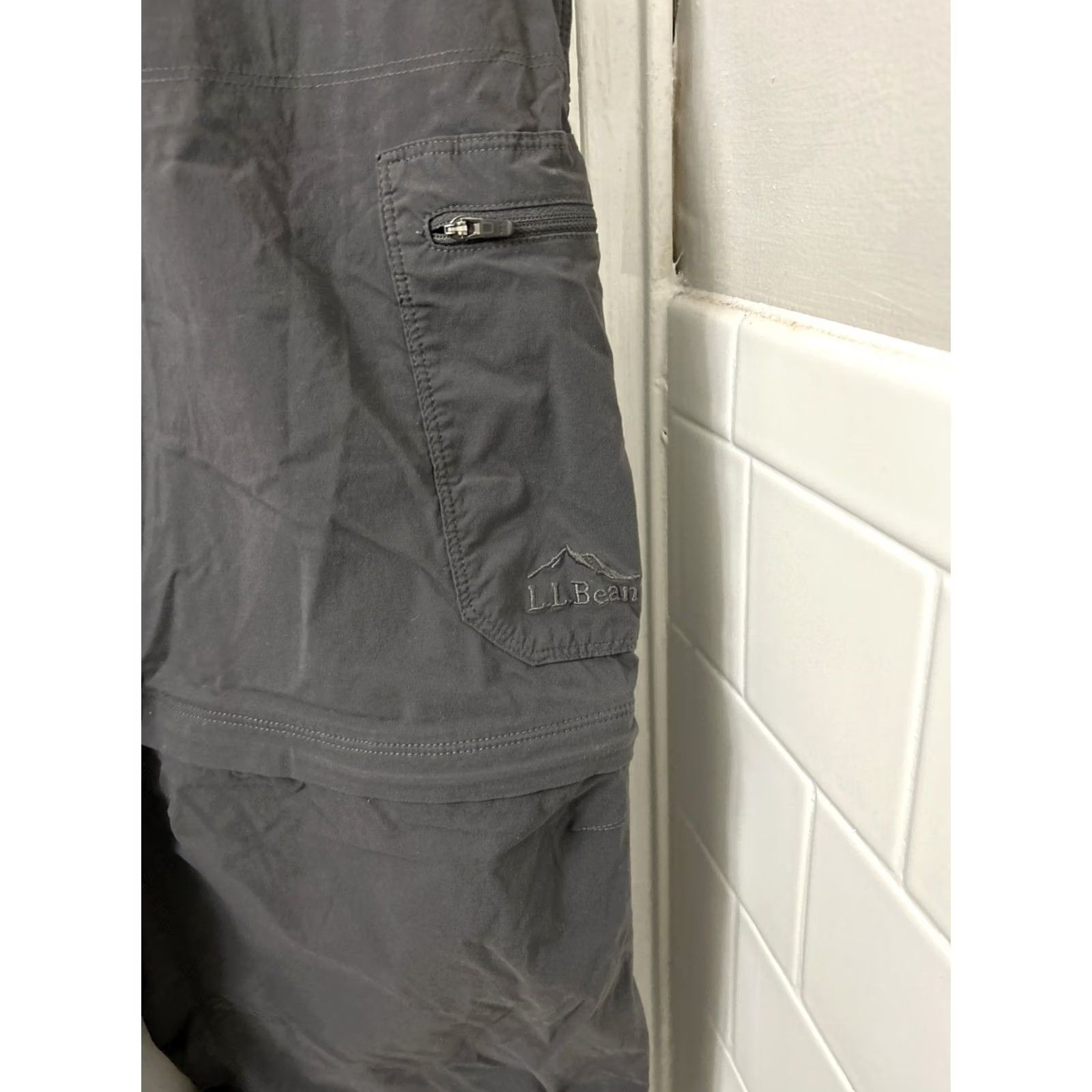Vintage LL Bean Vista Trekking Pants Mens 38x32 Gray Zipper Convertible Quick Dry Cargo Pockets Outdoor 【XS? not included】 Size US 38 / EU 54 - 6 Thumbnail