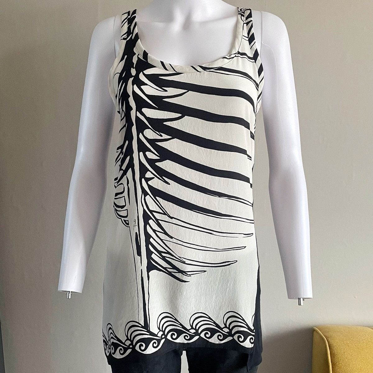 Emilio Pucci Emilio Pucci Silk Printed Top Size XS / US 0-2 / IT 36-38 - 1 Thumbnail