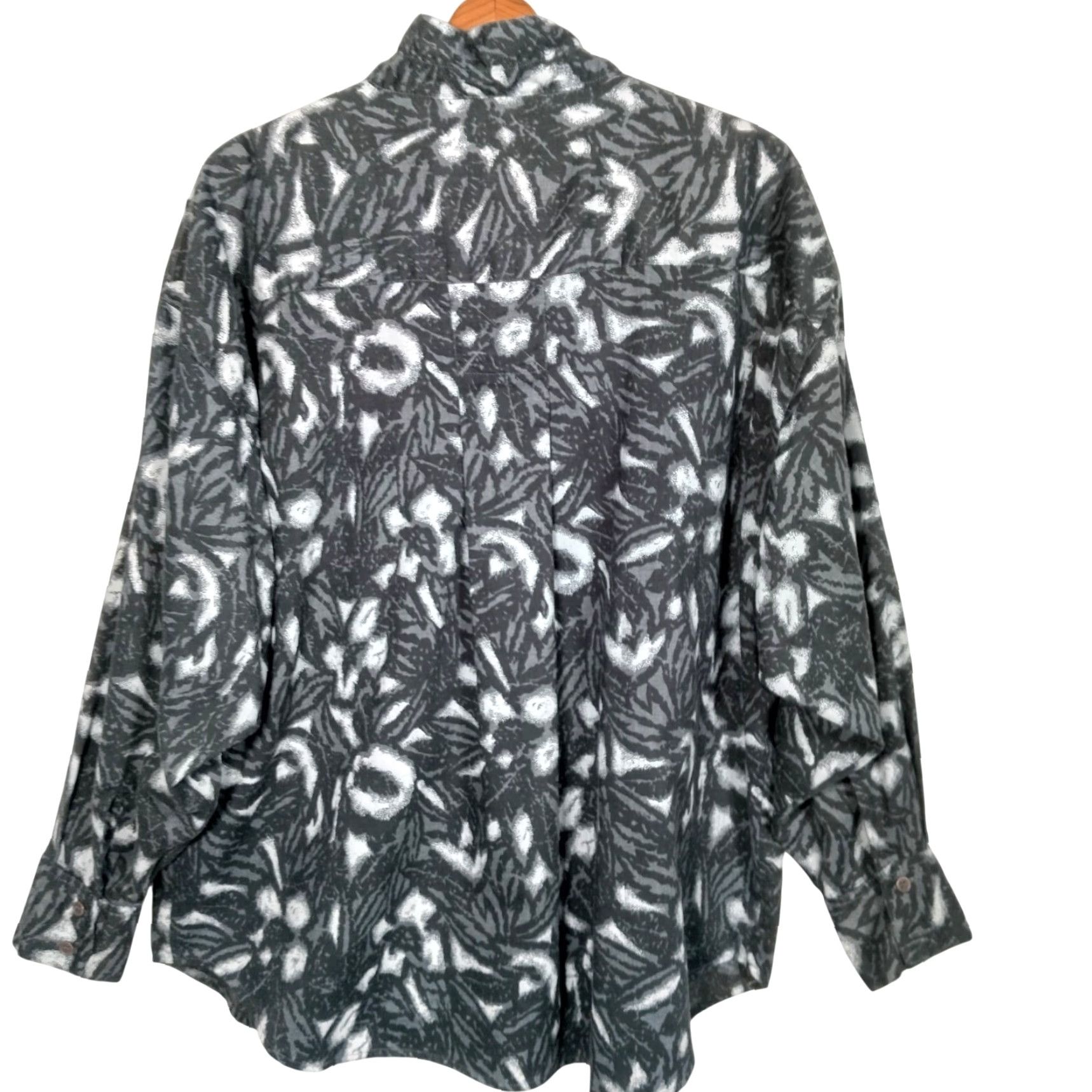 Etro VINTAGE Measure Up Shirt Men 2XL Gray Floral Abstract Retro Long Sleeve Button-Up Size US XXL / EU 58 / 5 - 3 Thumbnail