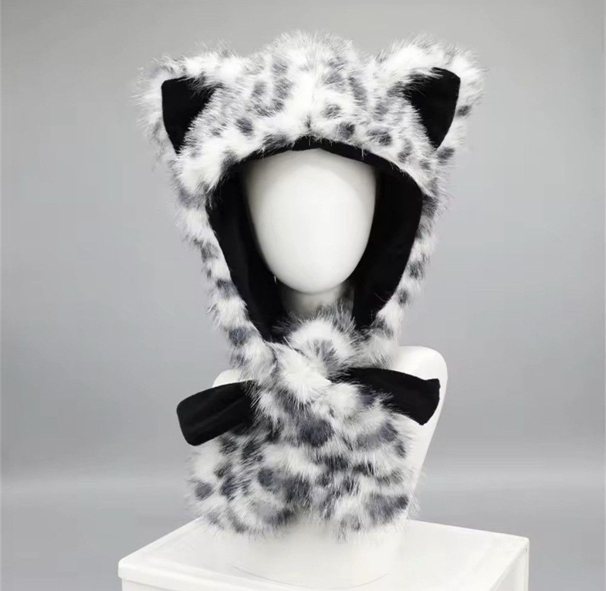 Japanese Brand Animal Snow Leopard Hooded Winter Faux Fur Hat Size ONE SIZE - 2 Thumbnail