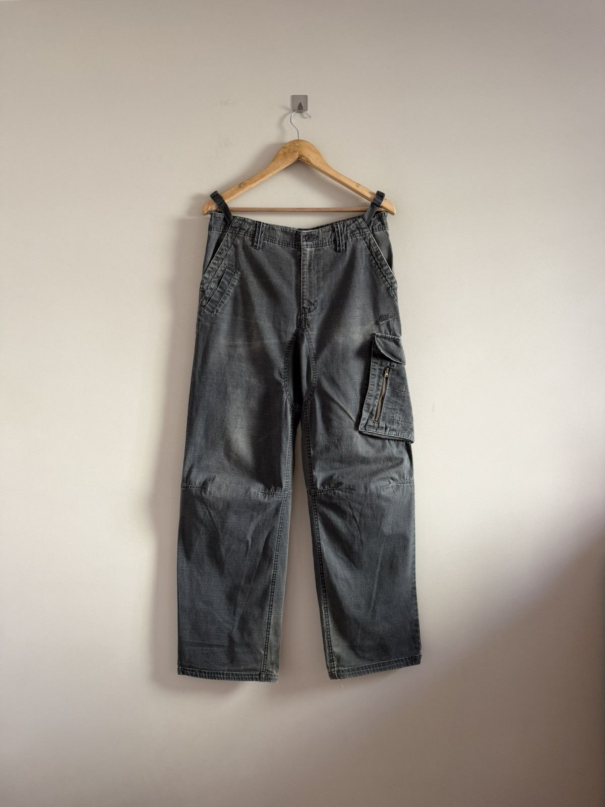Vintage Nike Vintage Cargo Pants Faded Distressed Grey Size US 30 / EU 46 - 1 Thumbnail