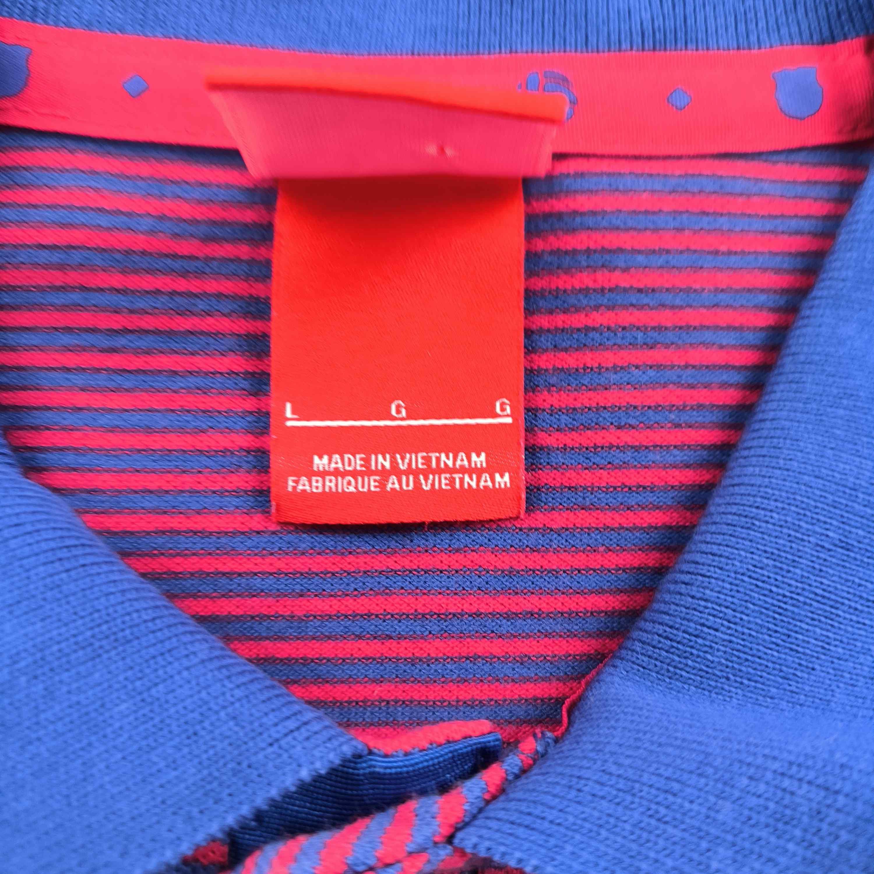 Nike FC Barcelona 2016-17 Nike football tee shirt size L Size US L / EU 52-54 / 3 - 4 Thumbnail