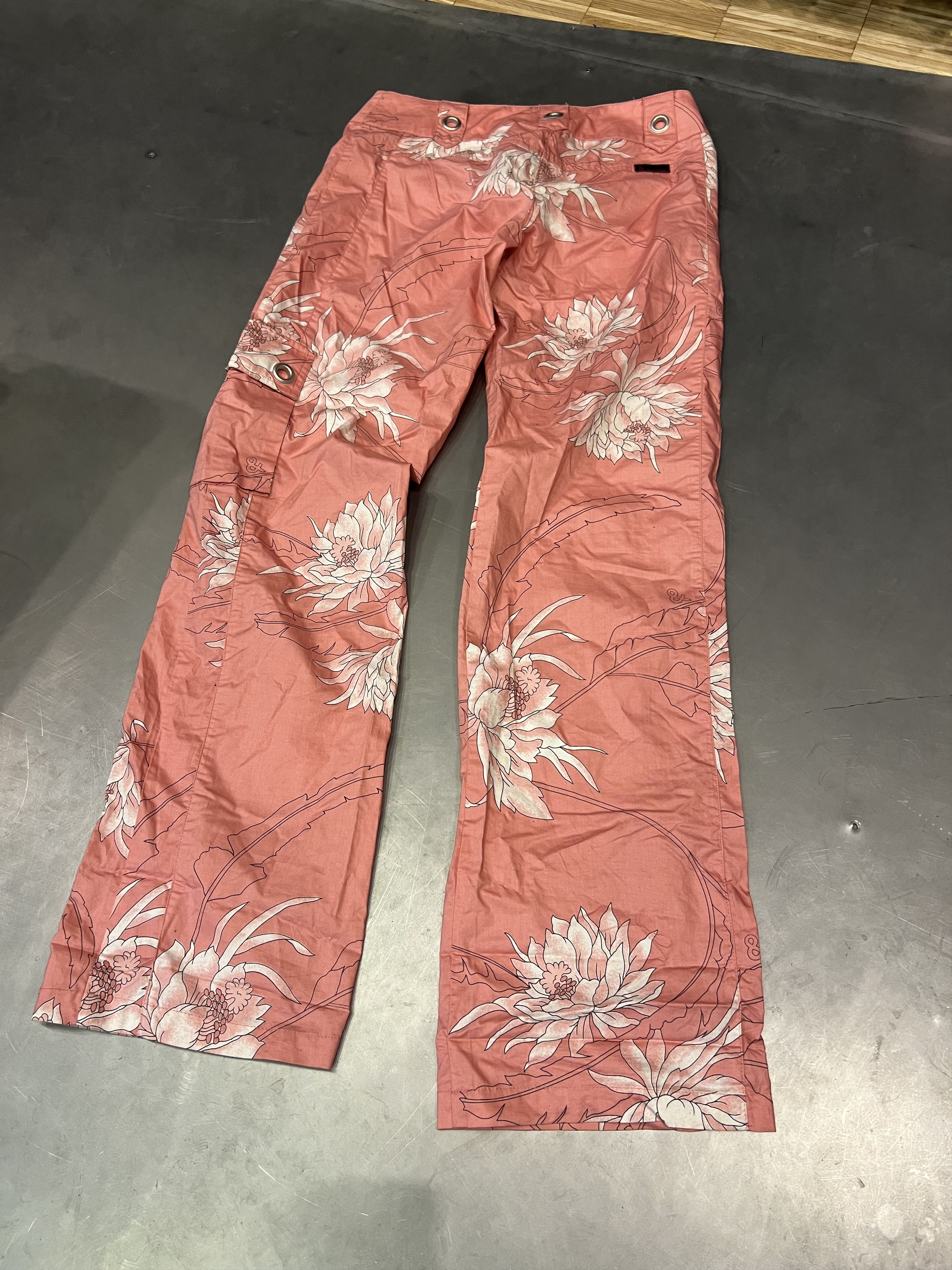 Dolce & Gabbana Y2K D&G Dolce & Gabbana hawaiian floral print cargo pants Size 27" / US 4 / IT 40 - 2 Thumbnail