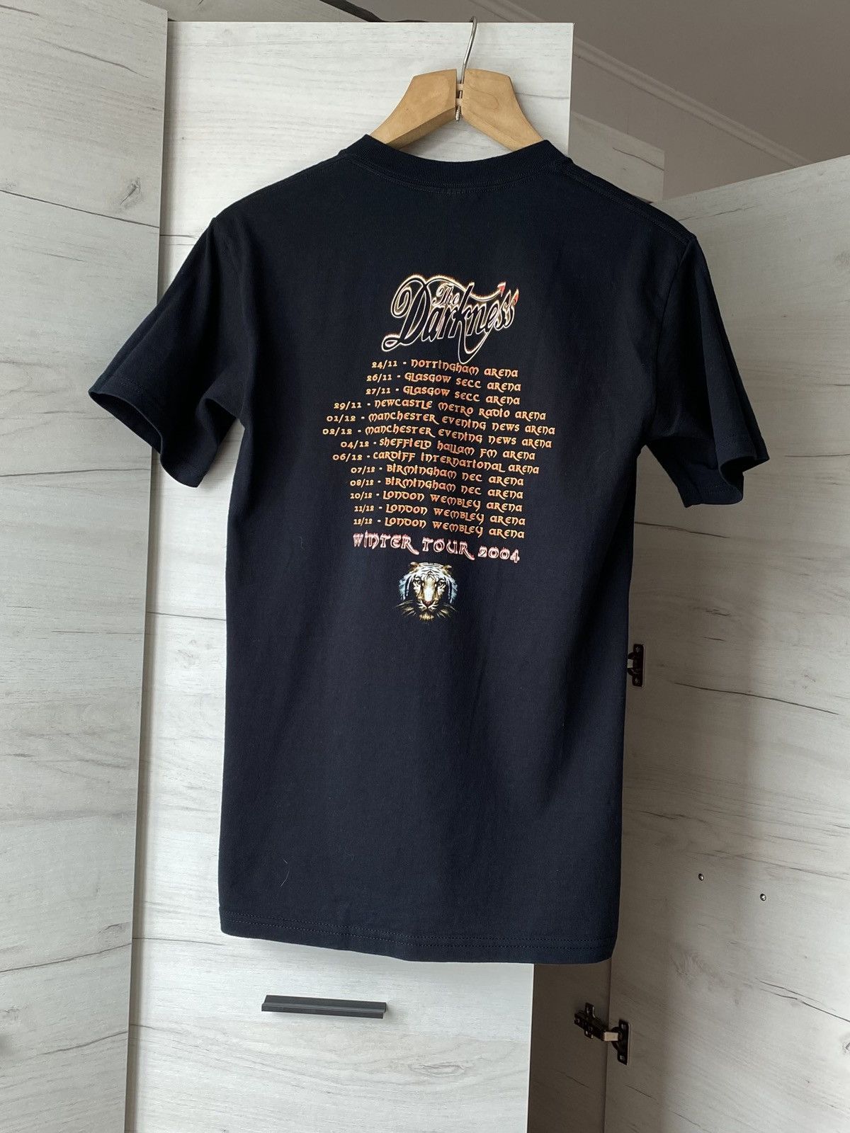 Gildan The Darkness Winter Tour 2004 Band T-Shirt Concert Rock Size US S / EU 44-46 / 1 - 3 Thumbnail