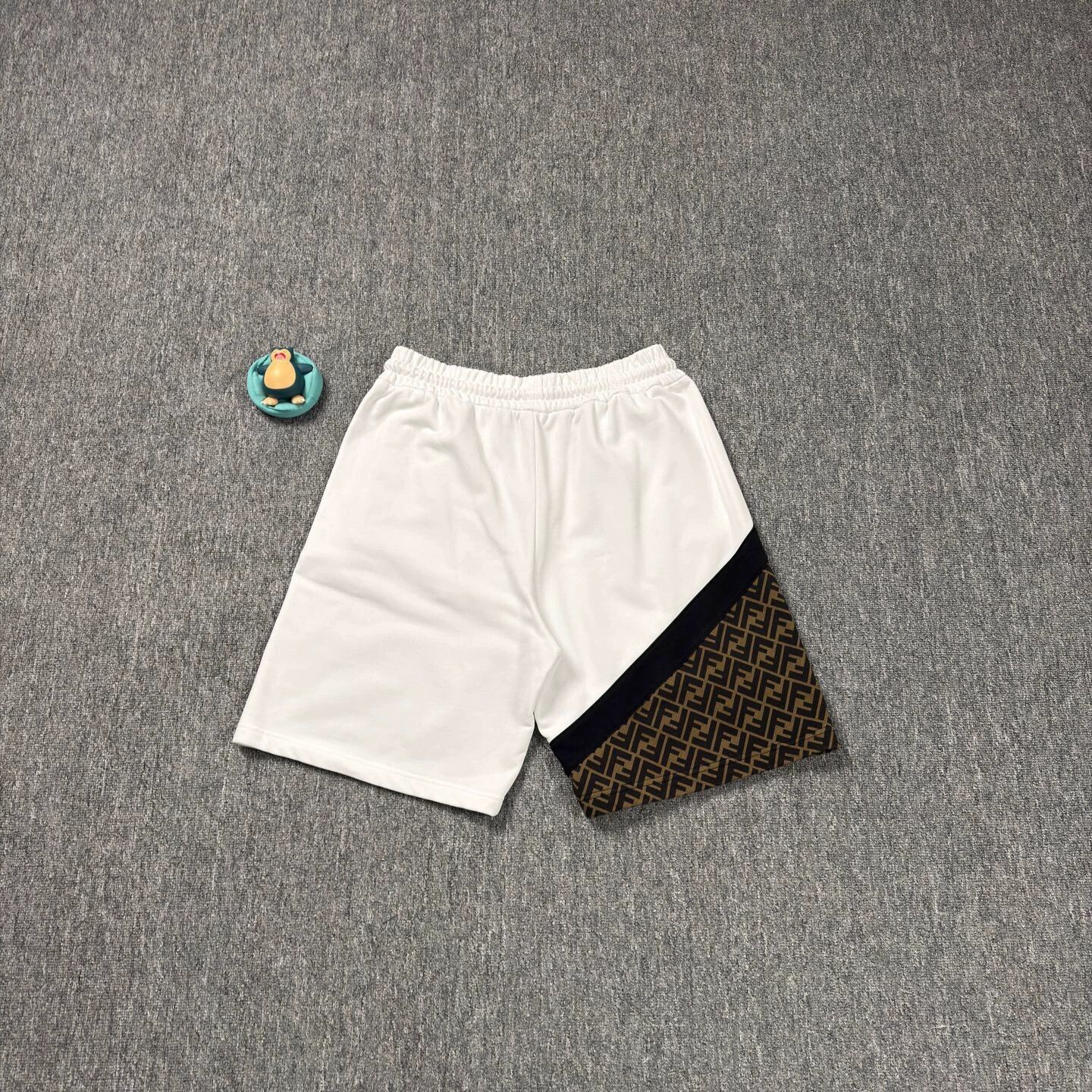 Fendi Fendi White Monogram Paneled Bermuda Shorts L Size US 34 / EU 50 - 2 Thumbnail