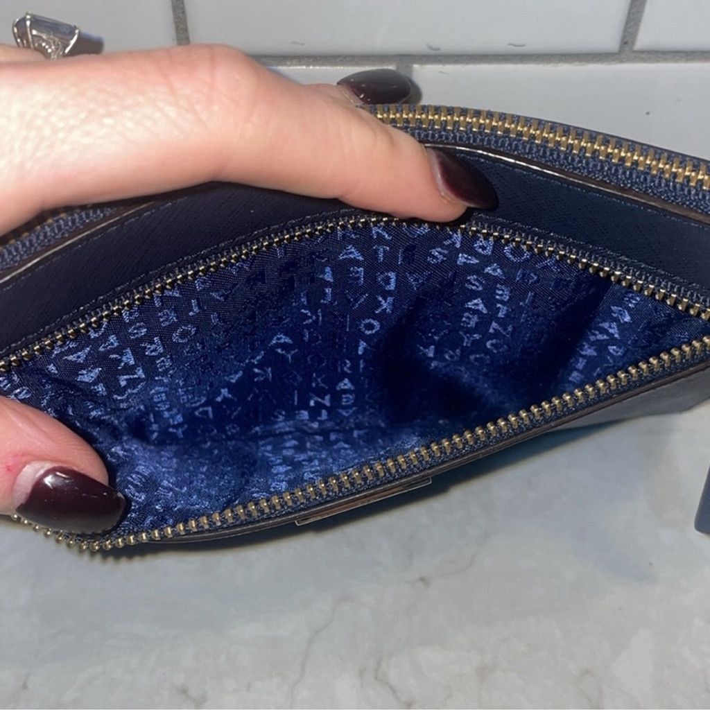 Kate Spade Kate Spade Navy wristlet EUC Size ONE SIZE - 3 Thumbnail
