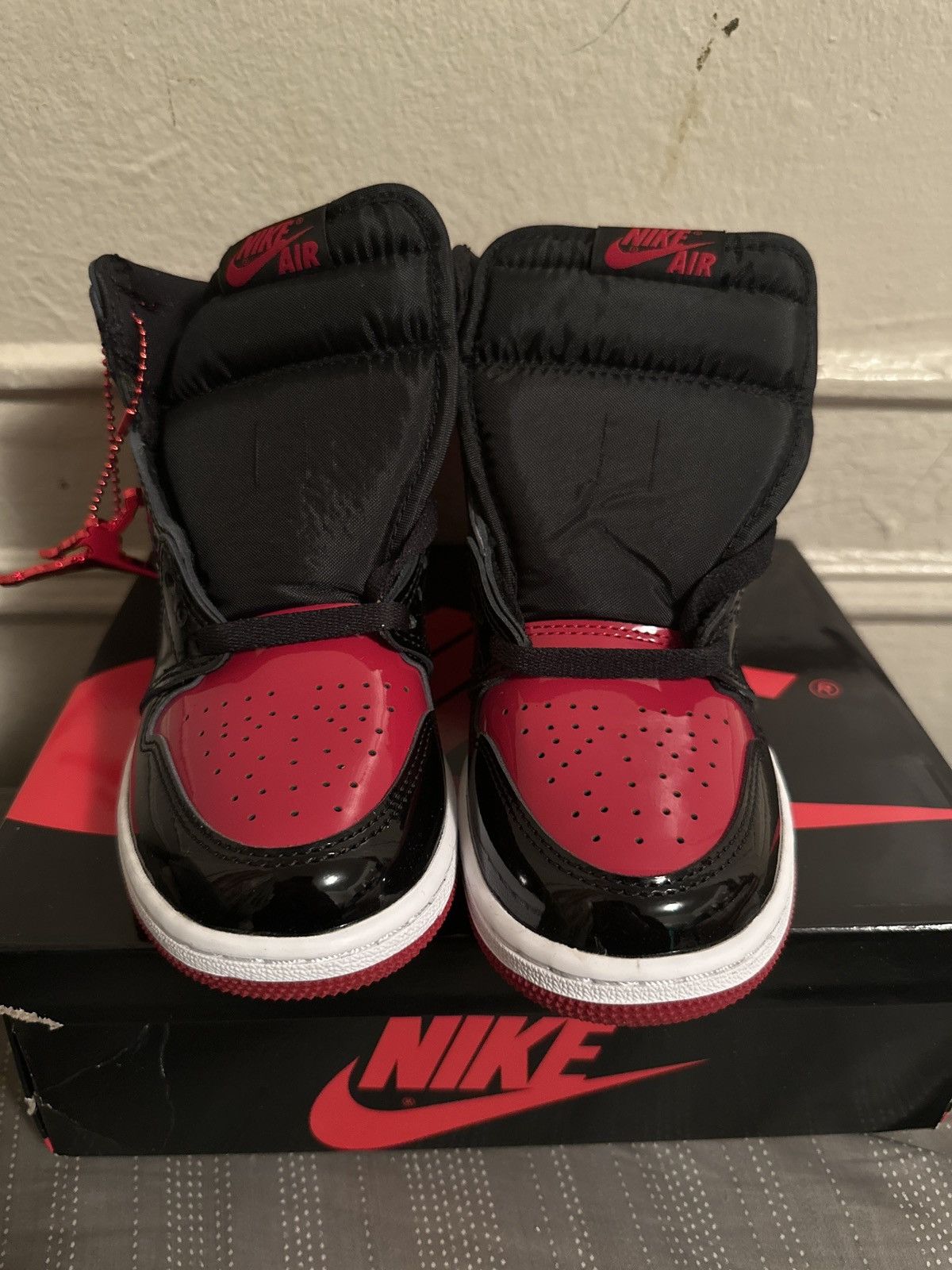 Jordan Brand × Nike AIR JORDAN 1 HIGH GS “Patent Bred” Size 3.5Y Size US 5 / IT 35 - 3 Thumbnail