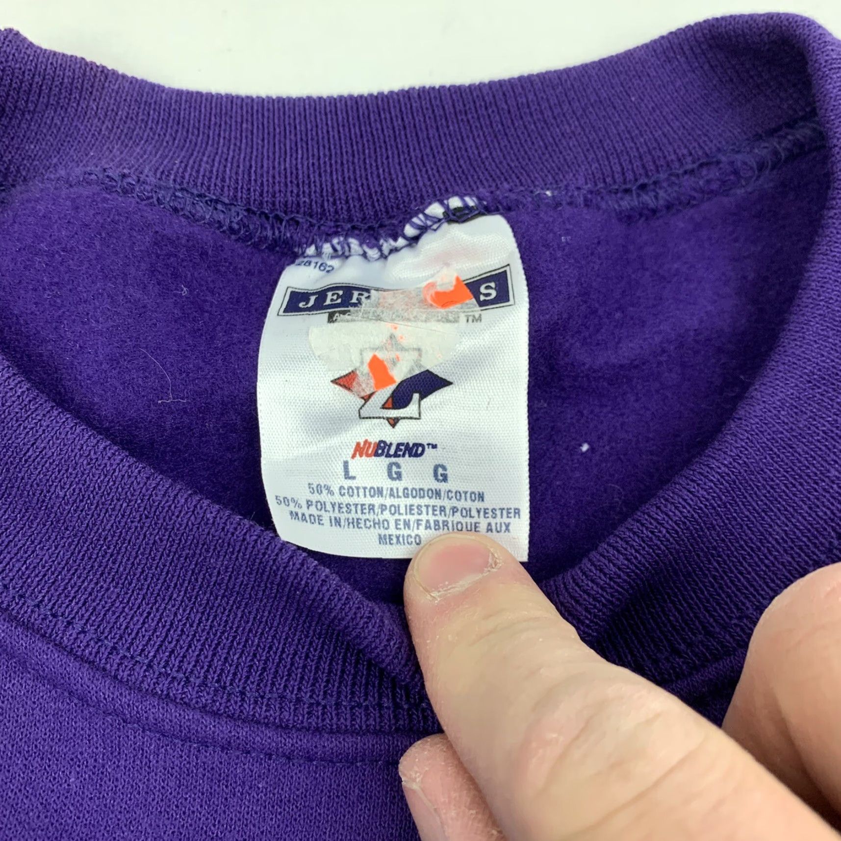 Jerzees VINTAGE Jerzees Pigeon Forge Tennessee Sweatshirt XL Purple Embroidered 90s Mens Size US XL / EU 56 / 4 - 3 Thumbnail