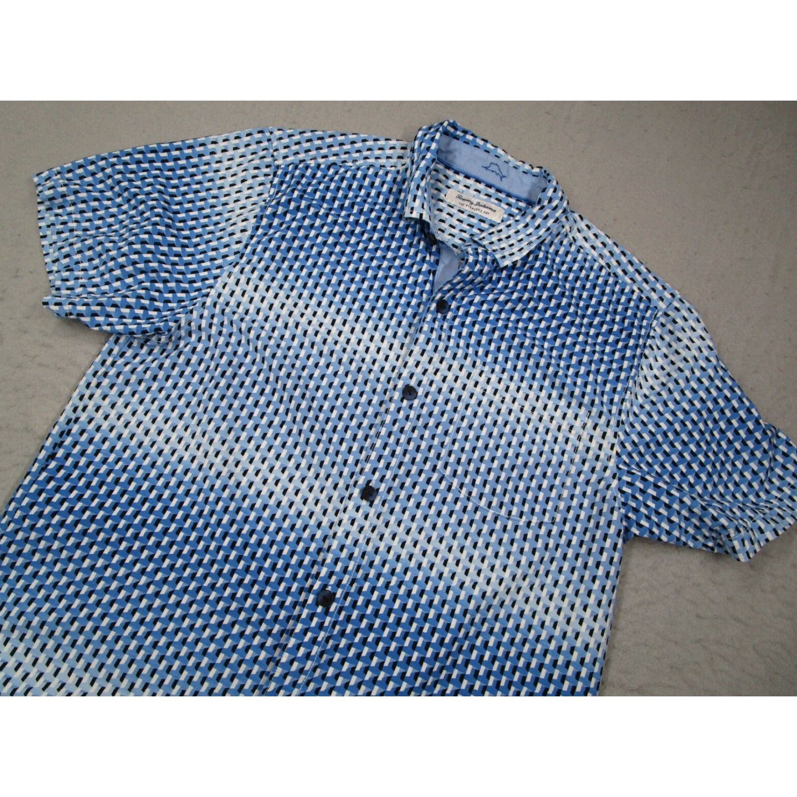 Tommy Bahama VINTAGE Tommy Bahama Shirt Men Medium Blue Veracruz Cay Hawaiian Short Sleeve Collared Button-Up Tropical Beach Casual Size US M / EU 48-50 / 2 - 2 Thumbnail