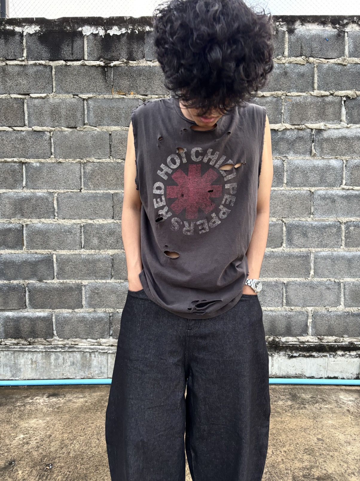 Band Tees Faded RED HOT CHILI PEPPERS T Shirt Distressed Thrashed Size US L / EU 52-54 / 3 - 2 Thumbnail