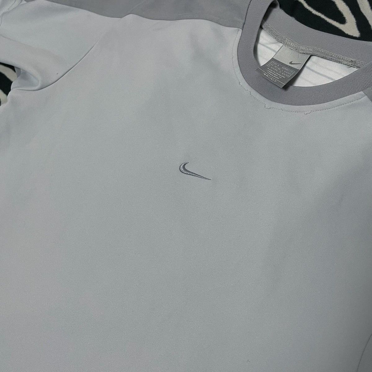 Nike × Vintage Vintage 90s Y2K Nike Center Swoosh MId Logo T Shirt Size US S / EU 44-46 / 1 - 4 Thumbnail