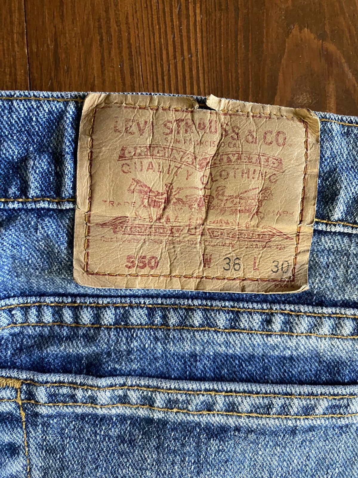 Levi's Vintage 1993 Levi’s 550 Relaxed Fit Blue Denim Jean 35x30 Size US 35 - 8 Thumbnail