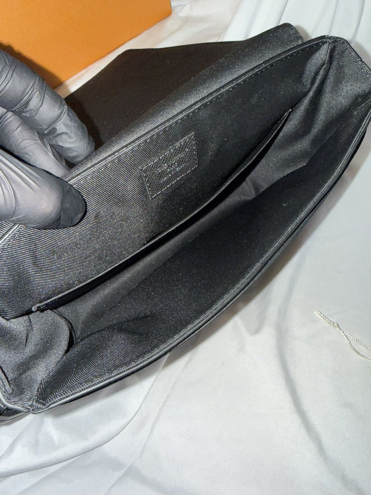 Louis Vuitton Louis Vuitton District PM NV3 Black Taiga Leather - FULL SET Size ONE SIZE - 8 Thumbnail