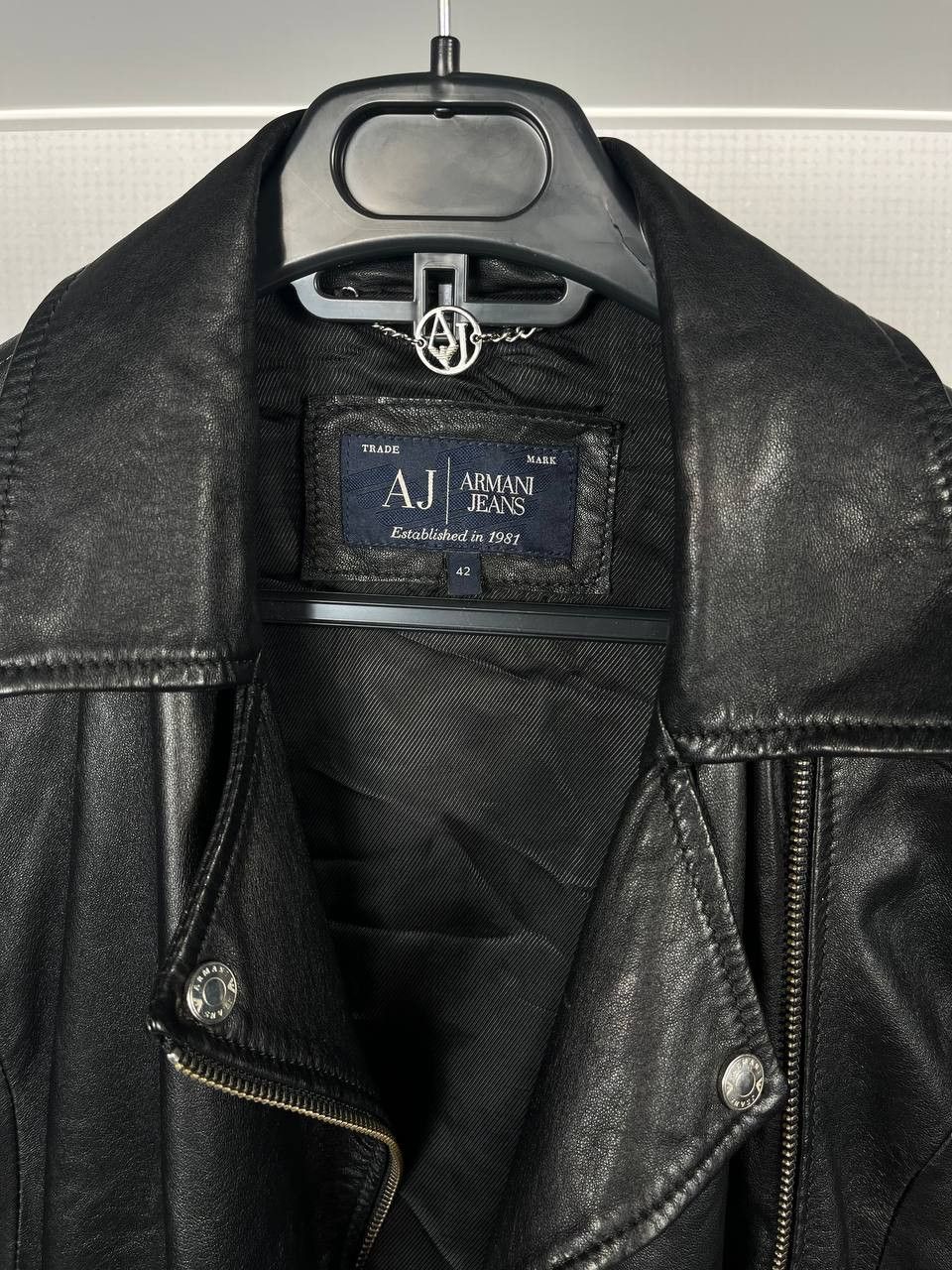 Armani × Vintage Leather Jacket By Armani Jeans Size M / US 6-8 / IT 42-44 - 2 Thumbnail