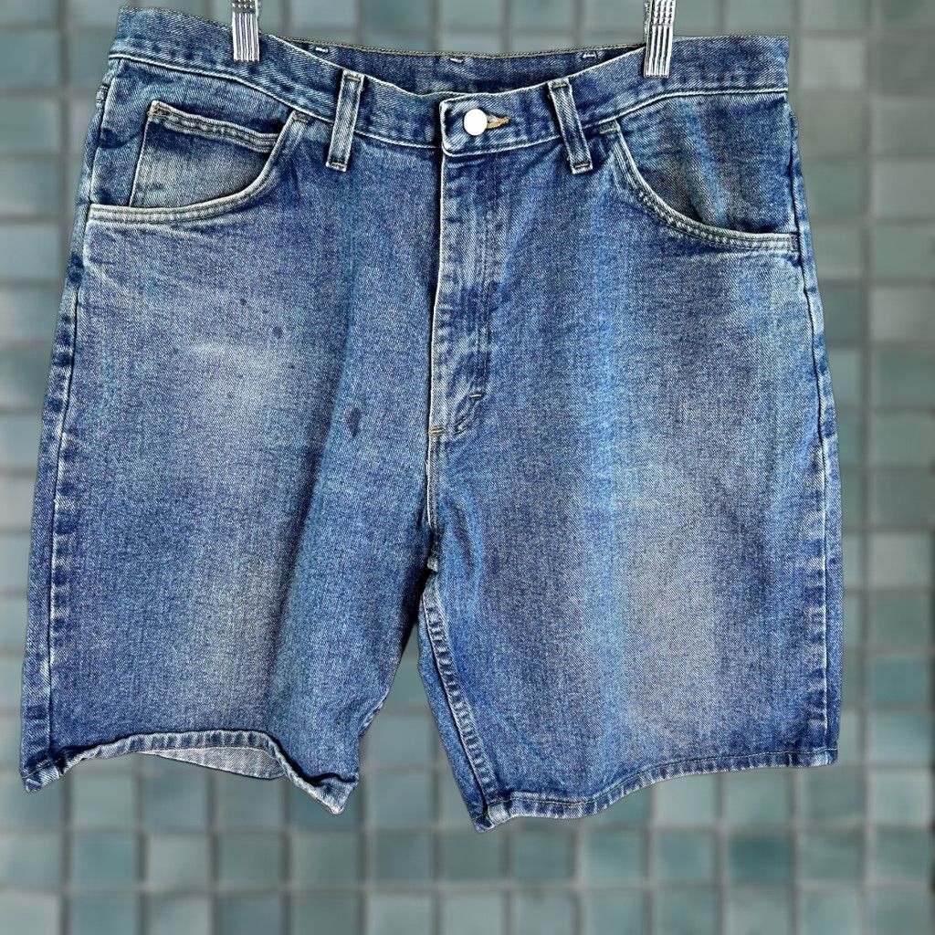 Wrangler VINTAGE Wrangler Men's Denim Shorts Bermuda 36 Waist Distressed 9.5 Inseam Blue 90s Casual Size US 36 / EU 52 - 1 Thumbnail