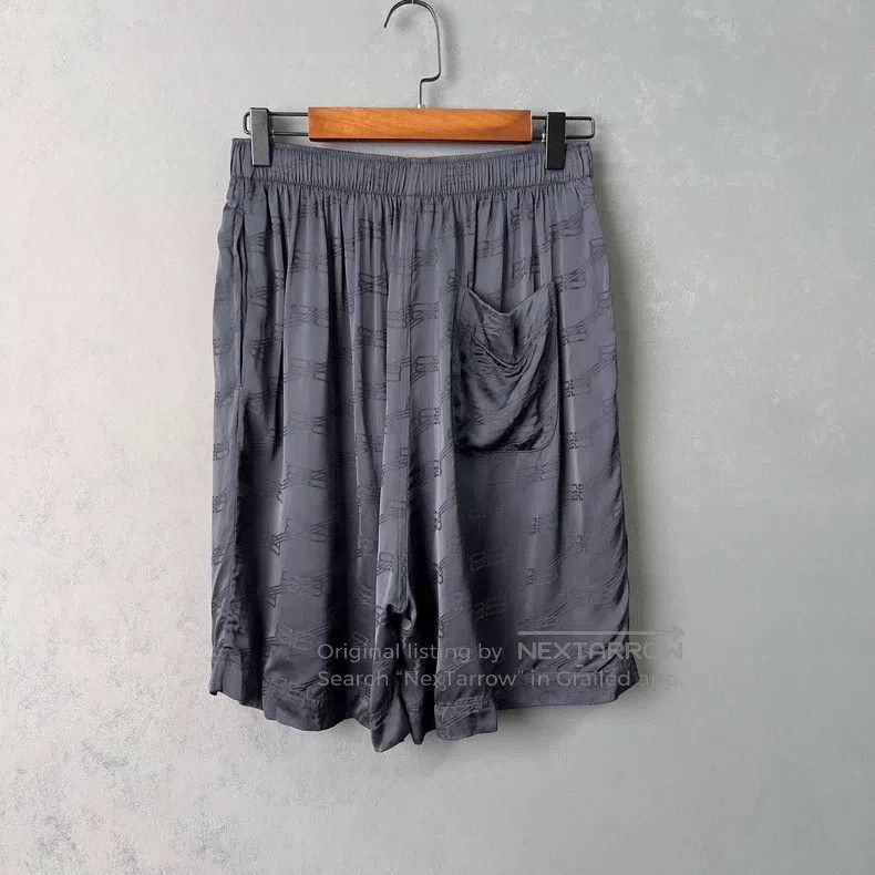 Balenciaga Balenciaga Pleated Slogan Printed Short Pants Size US 28 / EU 44 - 2 Thumbnail