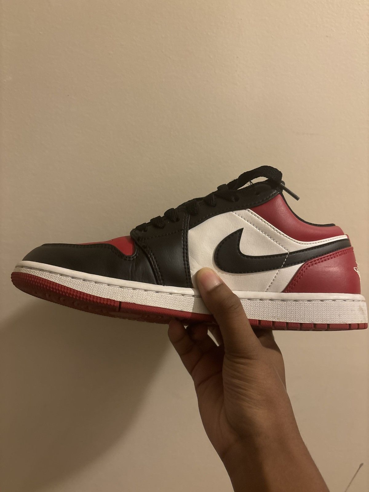 Jordan Brand Jordan 1 Low Bred Toe Size US 8.5 / EU 41-42 - 2 Thumbnail