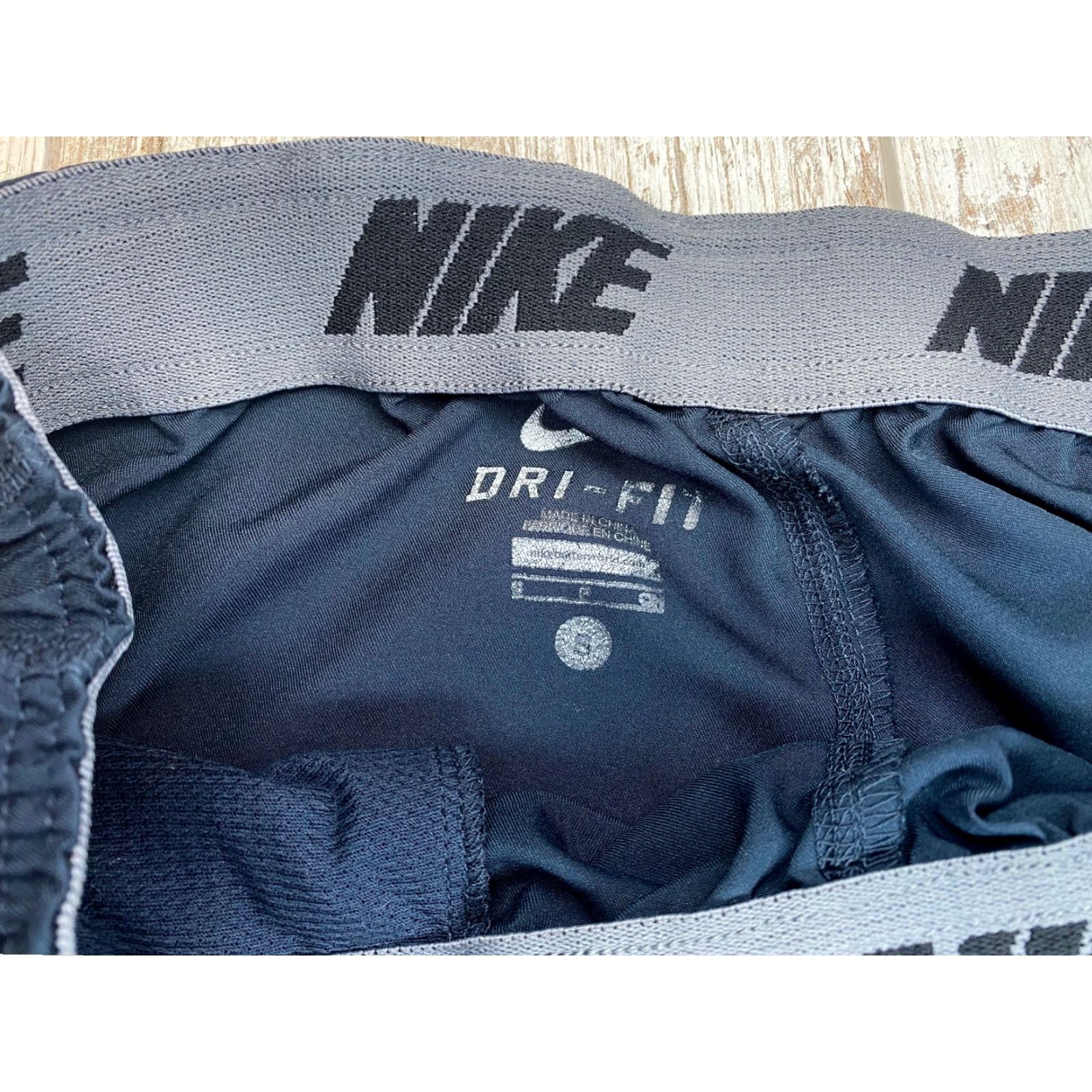 Nike Nike Dri Fit Woven Track Pants Small Navy Nike Dri Fit Team Woven Pants Size S Mens Athletic Trackwear Size US 29 - 4 Thumbnail