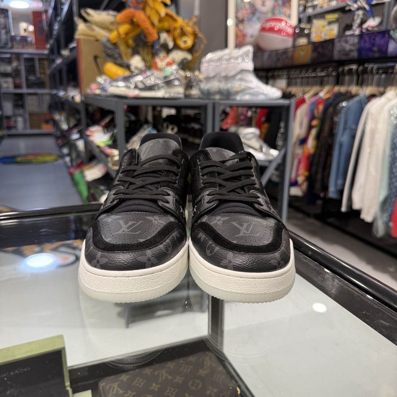 Louis Vuitton Louis Vuitton Trainer Sneakers for Men -2508 Size US 8 / EU 41 - 2 Thumbnail