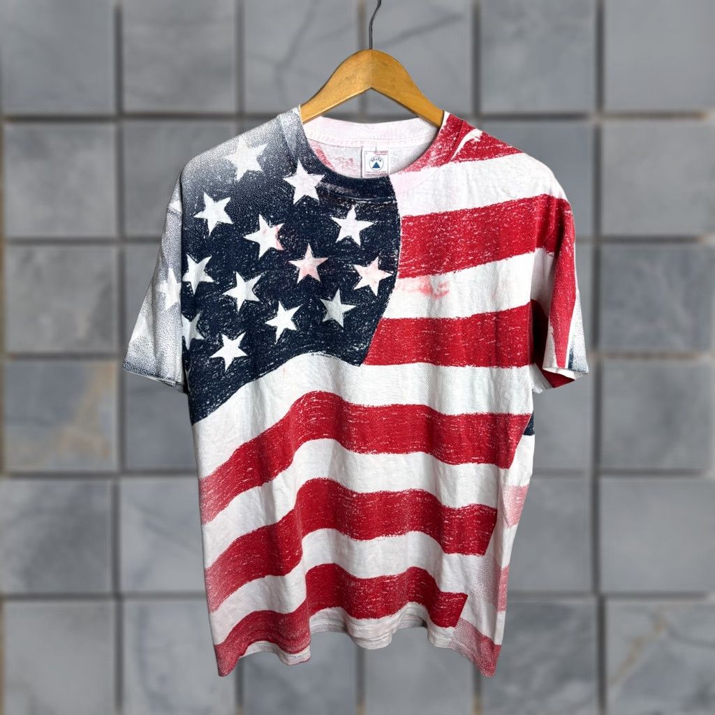 Delta Delta American Flag All Over Print Vintage T Shirt L White Cotton 90s Mens AOP 6055 Size US L / EU 52-54 / 3 - 1 Thumbnail