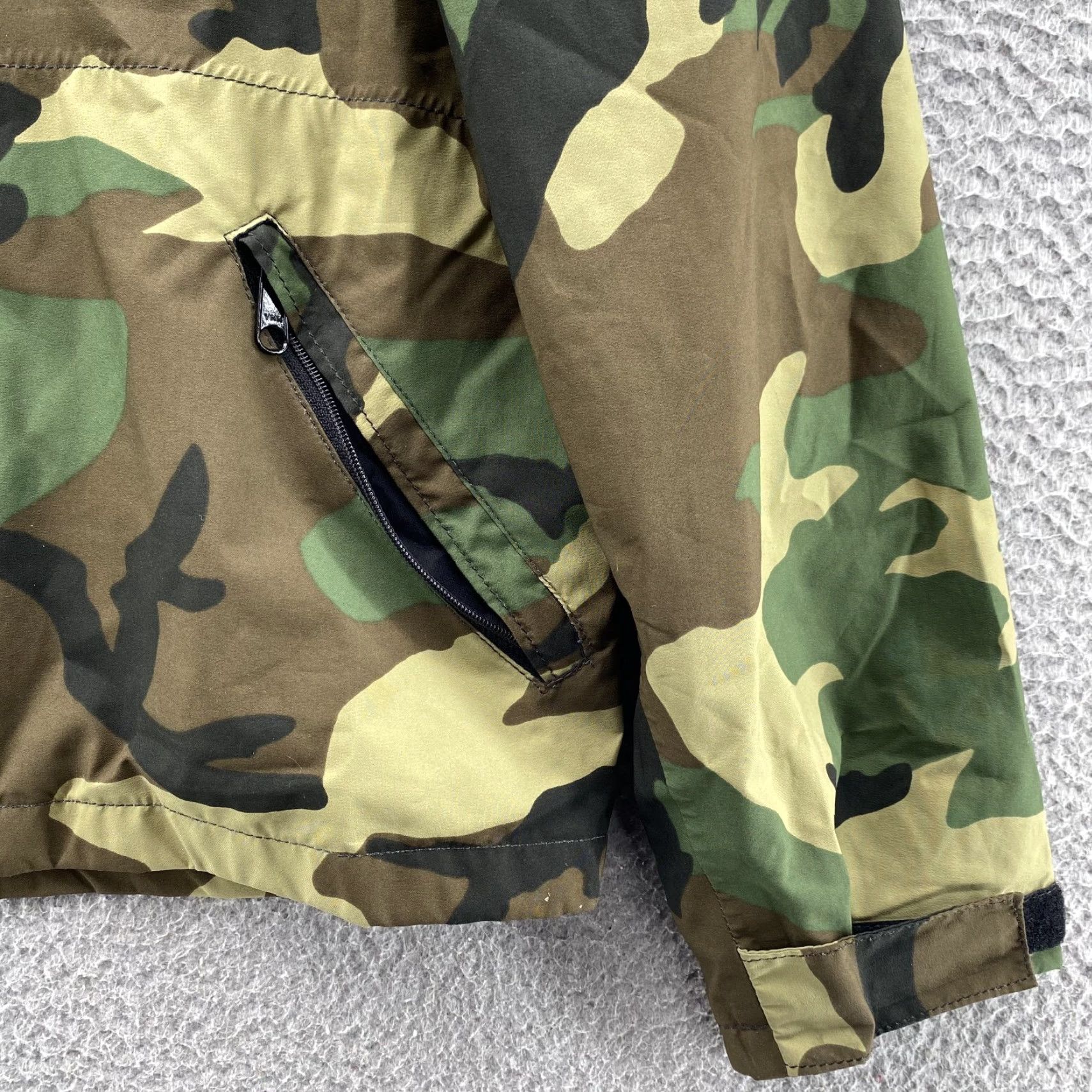 Vintage Military Air Force Jacket Mens Small Weather Field Camo Hunting Military Camping Shirt Size US S / EU 44-46 / 1 - 2 Thumbnail