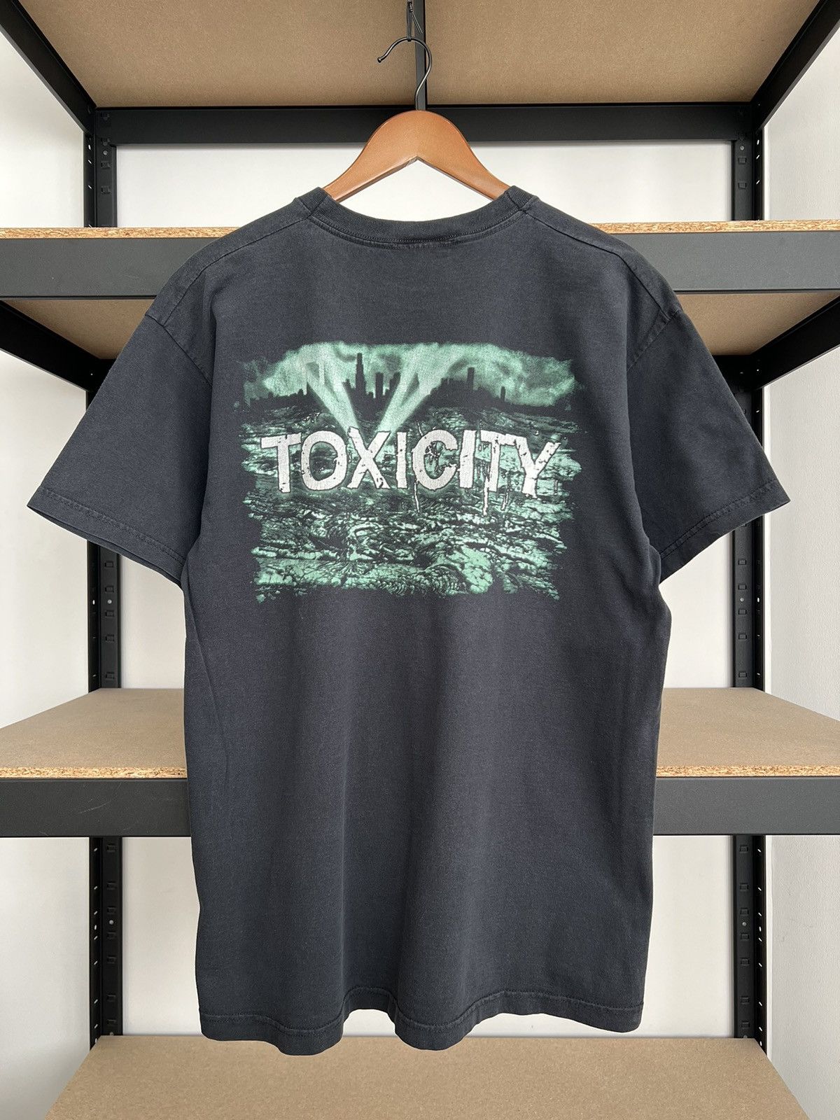 Band Tees Vintage 2000s System of a Down Toxicity Black T-shirt Size US L / EU 52-54 / 3 - 1 Thumbnail