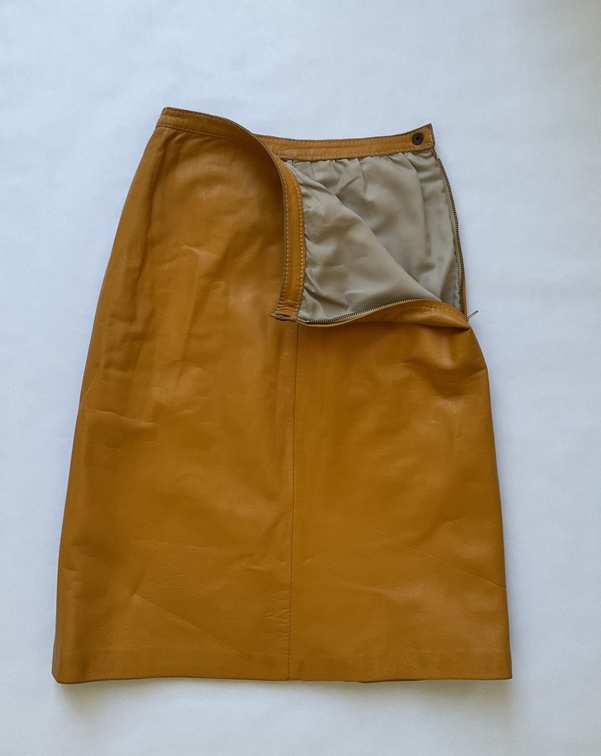 Vintage Vintage yellow leather midi skirt Size 26" / US 2 / IT 38 - 6 Thumbnail