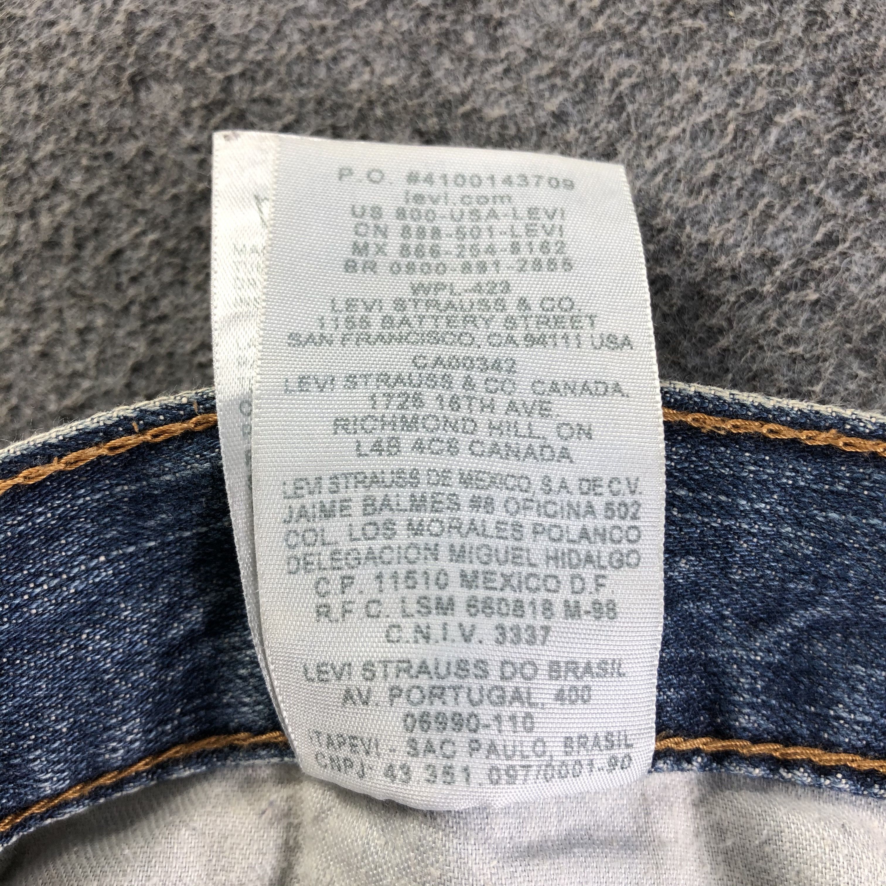 Levi's Vintage Blue Wash Levis 559 Jeans-J3139 Size US 39 - 12 Thumbnail