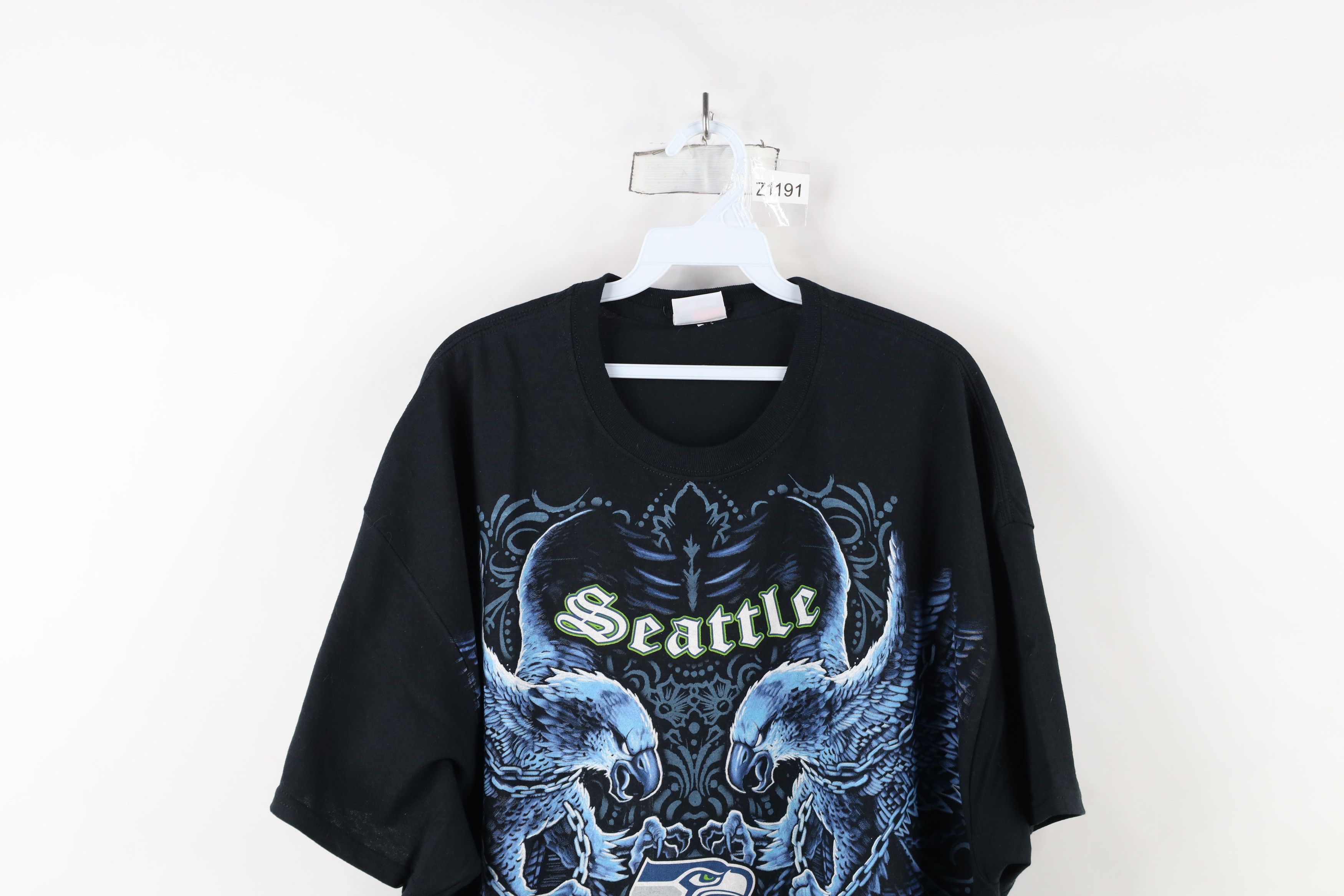 Majestic × Vintage Vintage Majestic Seattle Seahawks Football Tribal T-Shirt Size US XXL / EU 58 / 5 - 2 Thumbnail