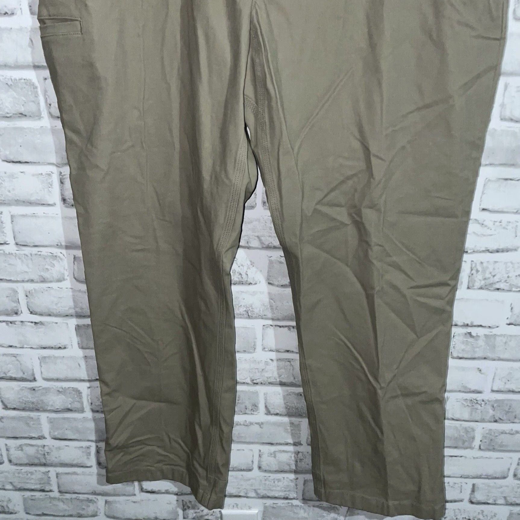 CO Duluth Beige Khakis Pants Mens Regular 40x30 Relaxed Fit Beige Khaki Duluth Trading Co Pants Mens 40 30 Size US 40 / EU 56 - 3 Thumbnail