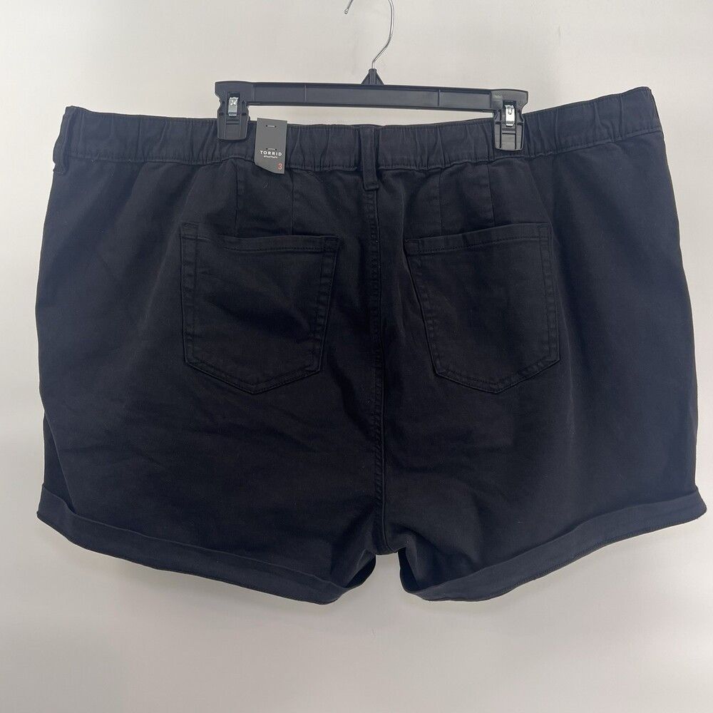 Torrid NWT Torrid 3.5” Pull-On Weekend Stretch Twill Stretch Short Size 40" / US 18 - 5 Thumbnail