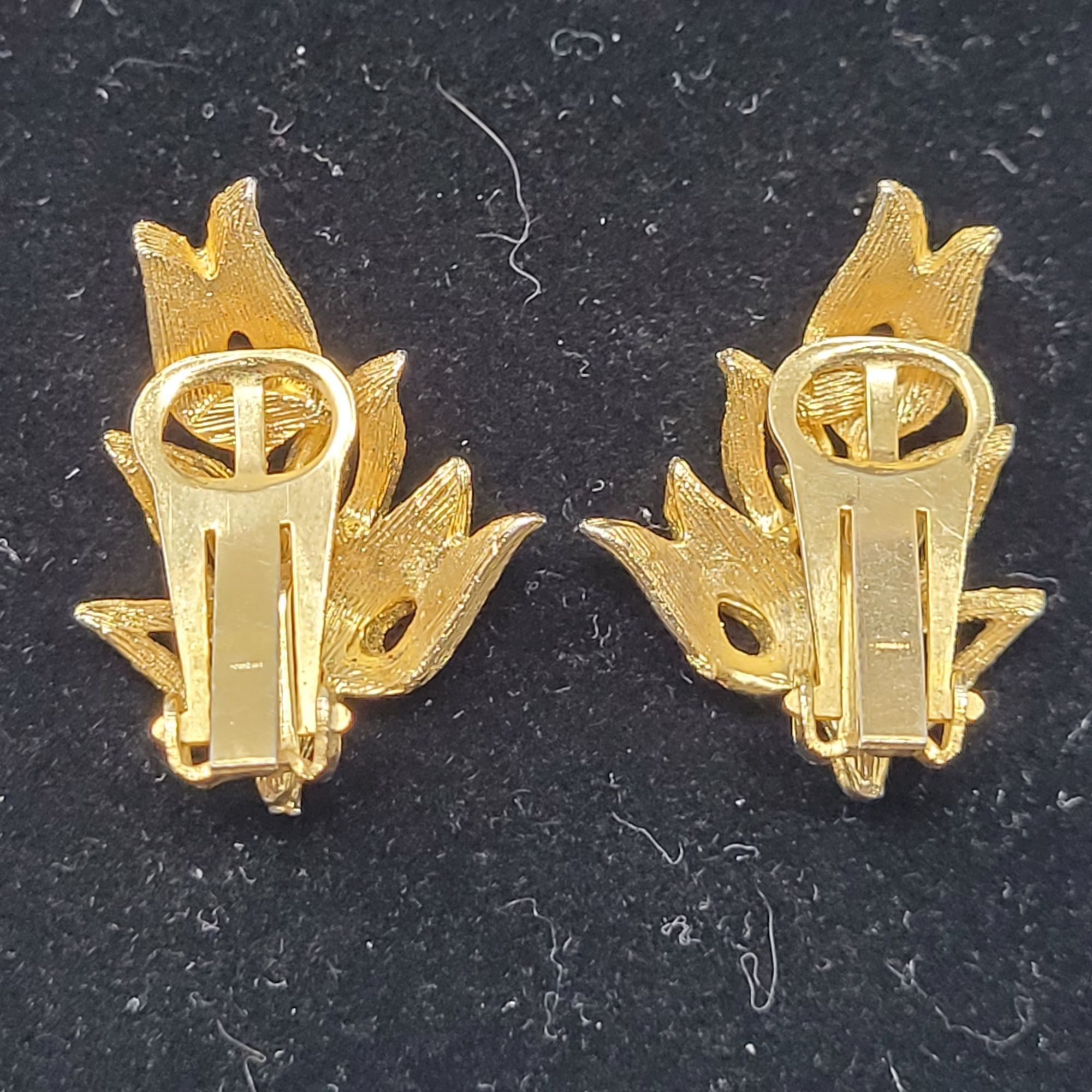 Vintage Vintage 80s Brushed Gold Climbing Tulip Clip-On Earrings Fla Size ONE SIZE - 3 Thumbnail