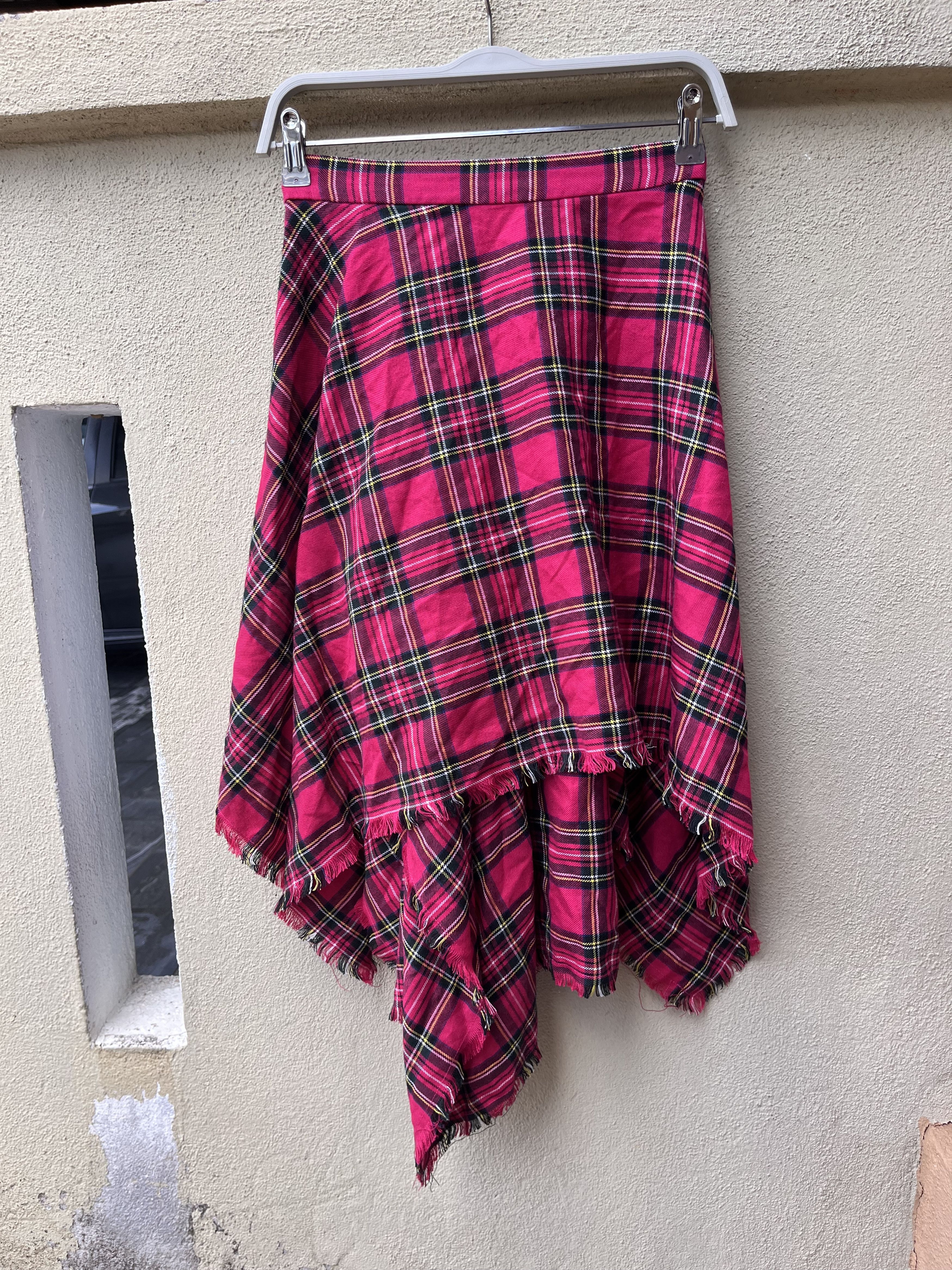 Seditionaries Sexy dynamite pink tartan assymetrical skirt Size 26" / US 2 / IT 38 - 4 Thumbnail
