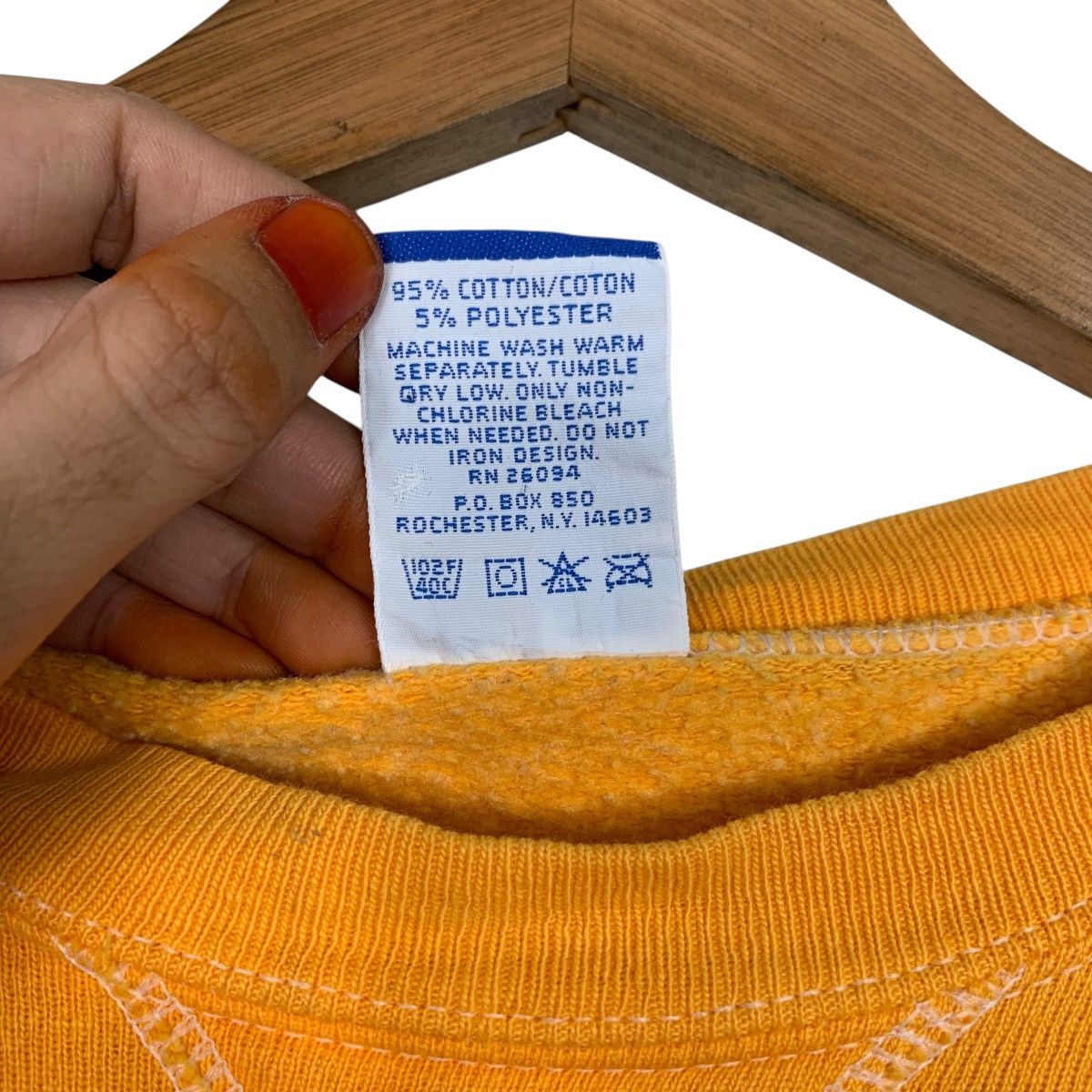 Champion Vintage Y2k CHAMPION Orange Crewneck Sweatshirt #3577-C163 Size US XL / EU 56 / 4 - 10 Thumbnail