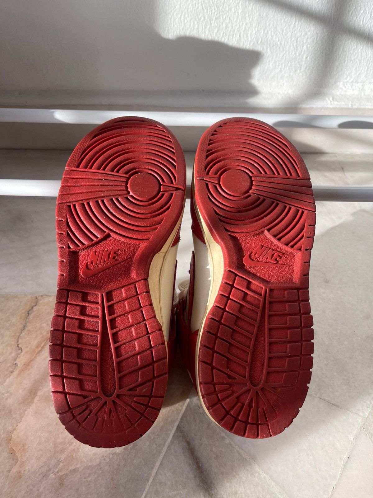 Nike Nike Dunk Red/White Size US 8.5 / EU 41-42 - 11 Thumbnail