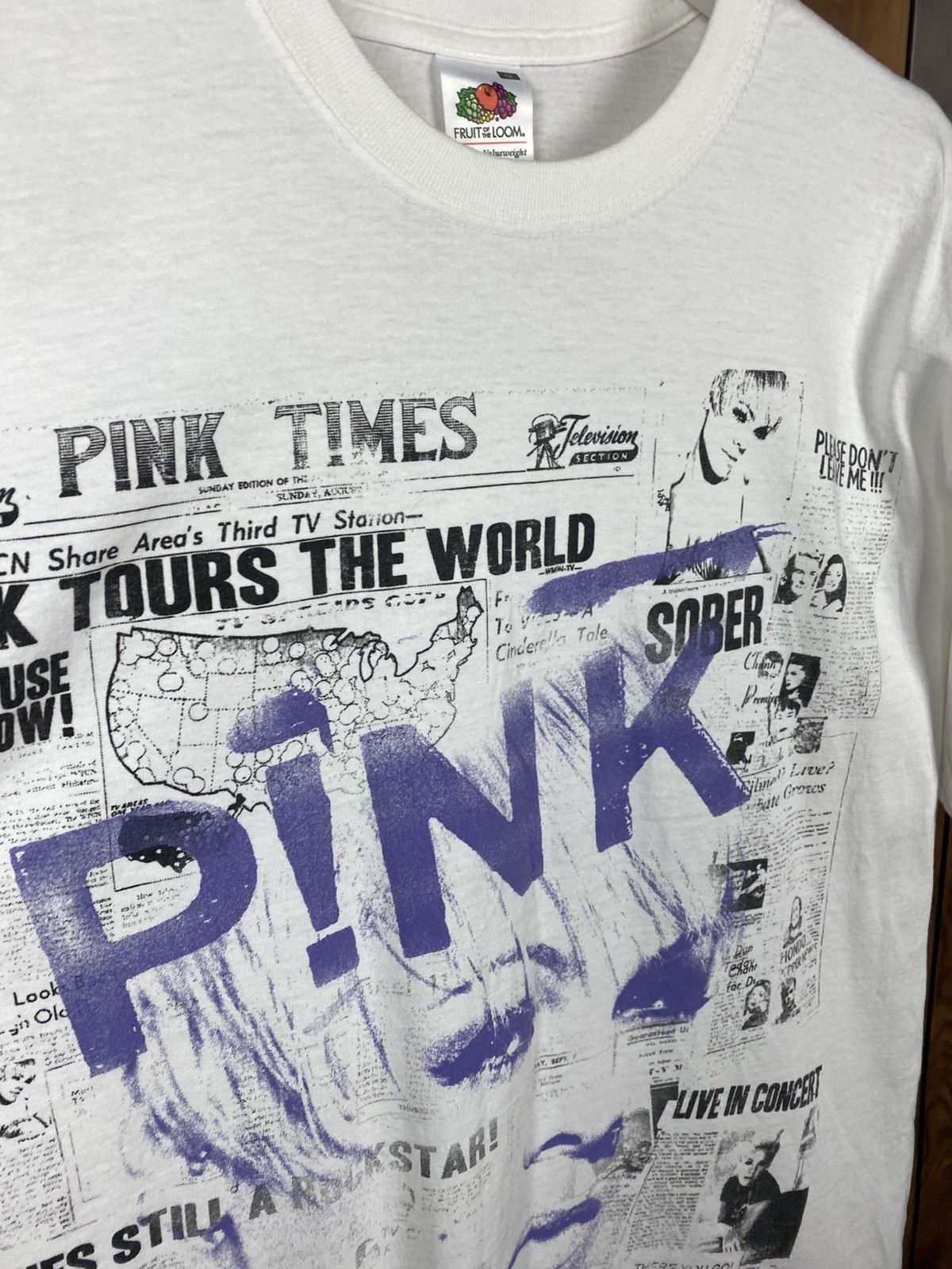 Fruit Of The Loom Vintage Pink Tour 2009 T-Shirt Tee Y2K Rare Size US M / EU 48-50 / 2 - 6 Thumbnail