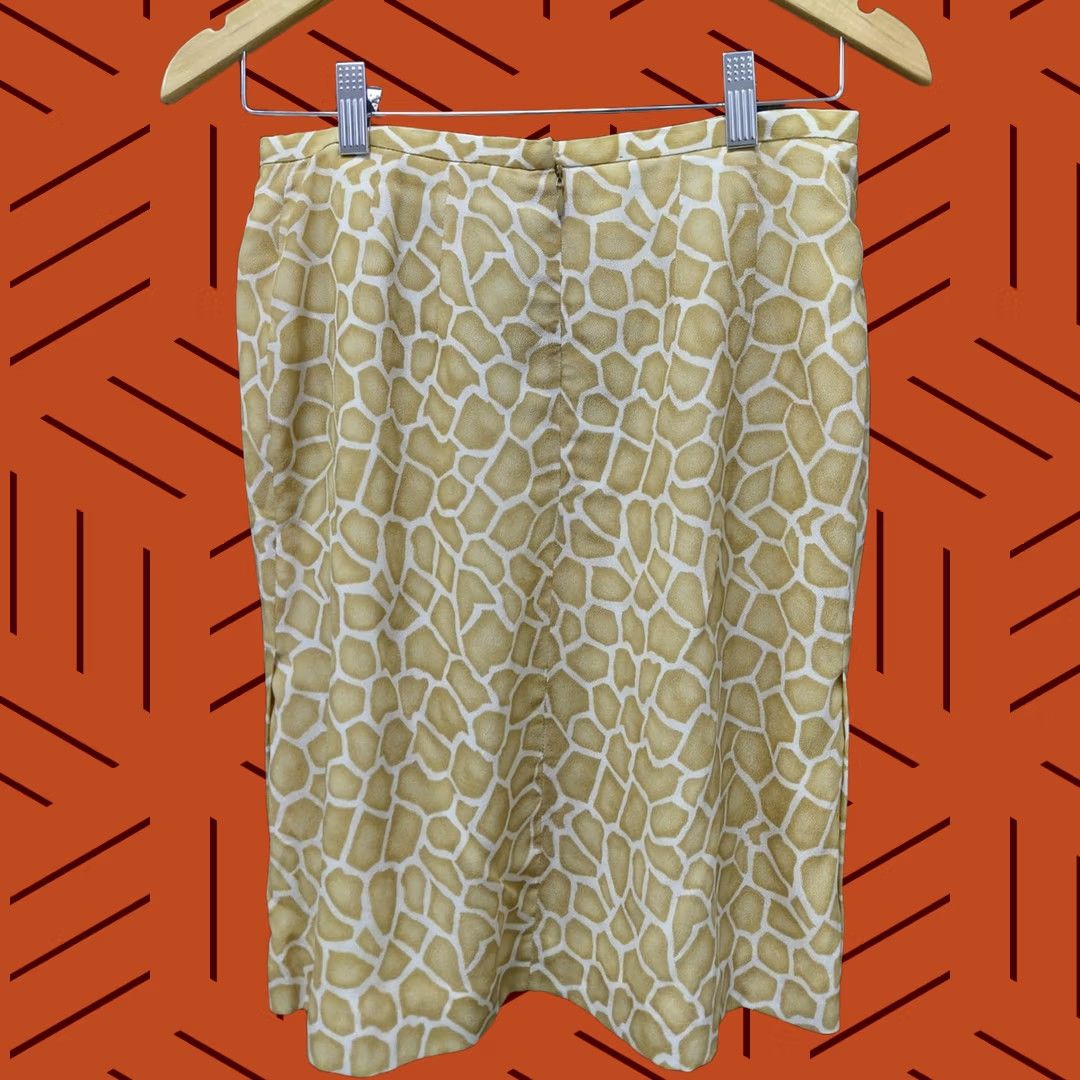 Liz Claiborne Liz Claiborne Collection Giraffe Print Skirt A-Line Short Beige 8 Women Back Zipper Mid Rise Lined Rayon Vintage No Size 30" / US 8 / IT 44 - 1 Thumbnail