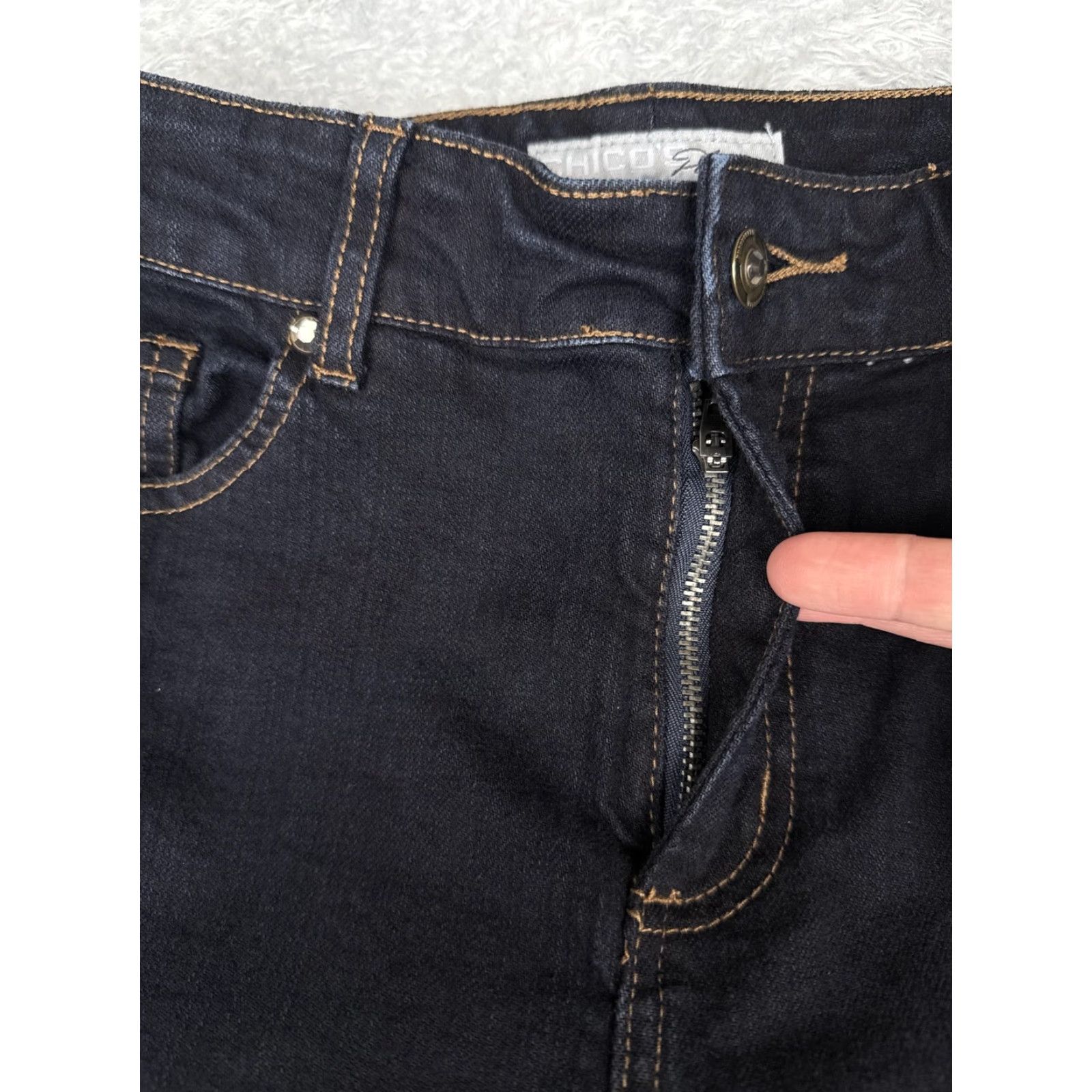 Vintage Chicos Jeans Womens 0 Dark Wash Bootcut Embellished Pockets Denim Size 25" / US 0 / IT 36 - 5 Thumbnail