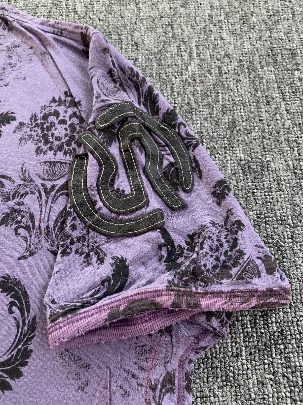 Japanese Brand Rarer Die Hard Poem Skull Gothic Distressed Purple Tshirt Size US L / EU 52-54 / 3 - 4 Thumbnail