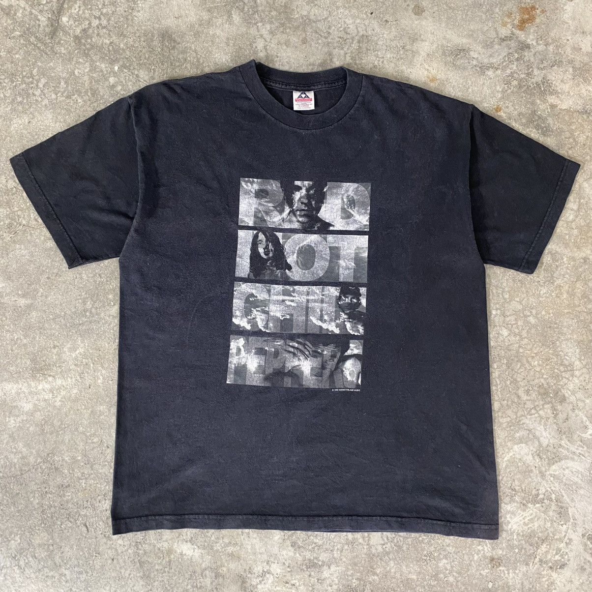 Band Tees Vintage 1999 Red Hot Chili Peppers Californication Band Tee Size US XL / EU 56 / 4 - 2 Thumbnail