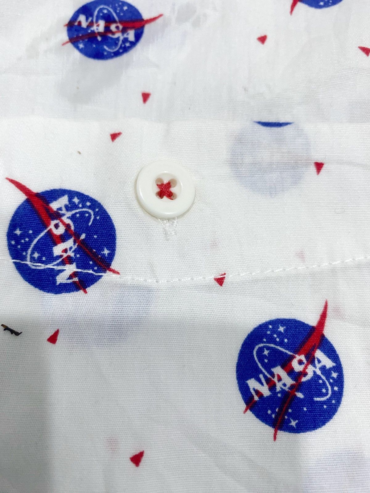Japanese Brand BuzzAldrin Nasa Logo Over Print Button Up Shirt Size US M / EU 48-50 / 2 - 9 Thumbnail