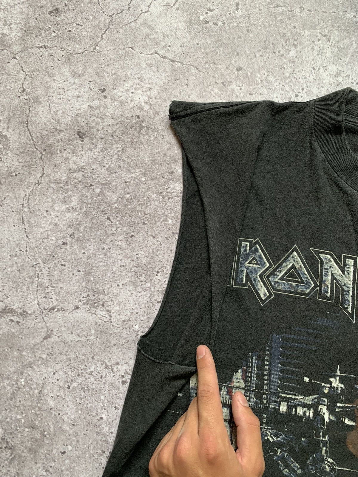 Band Tees 1995 Iron Maiden The X Factour Faded Tee Size US XL / EU 56 / 4 - 7 Thumbnail