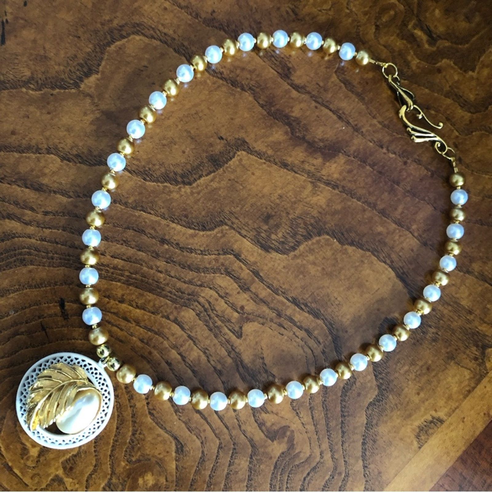 Handmade Handcrafted repurpose pearl leaf medallion Pearl necklace Size ONE SIZE - 10 Thumbnail